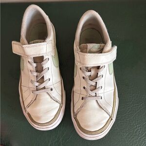 Nike Kids Court Legacy shoes Size 2.5